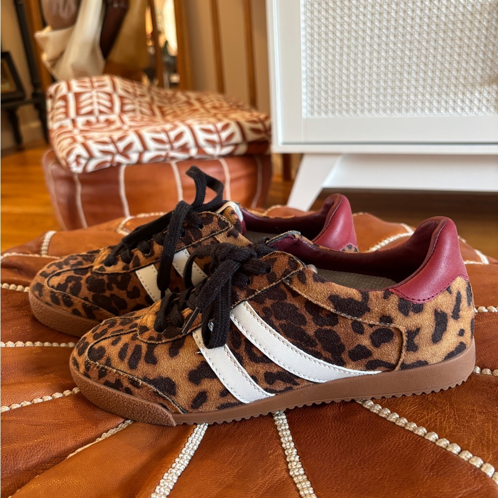 NWOT Steve Madden Nirvanna Sneakers in Leopard White Maroon